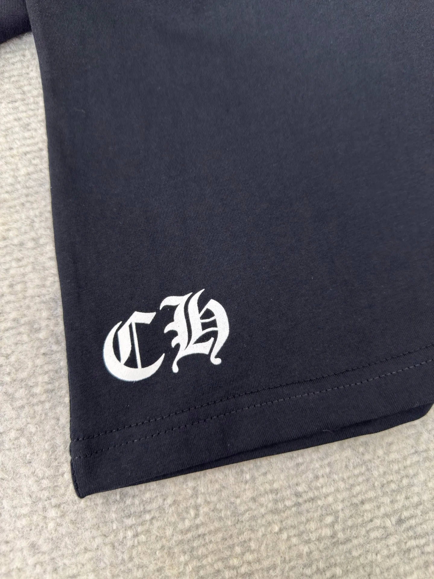 P240 Chrome Hearts/Vine Sword Phantom Cross Short Sleeves Authentic Open Edition - Physical Counter - Top Luxury Quality 🆚 Instant sale of all editions on the market Fabric is made of 26 weave 200g cotton material Printing is done with hand glue printing Customized accessories Size S M L